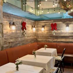 Patty's Place - Heated outdoor patio during the holidays