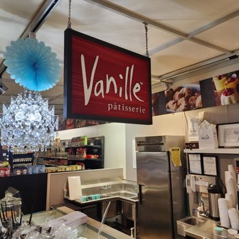 Vanille Patisserie - the interior of a store - Desserts Near Me - Chicago, Illinois