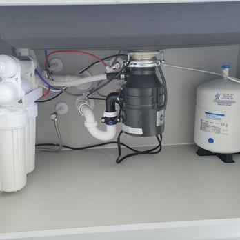 Quality Water Systems - Under-sink reverse osmosis system in Boca Raton, FL: Left - the multi-stage filtration unit. Right - the pressurized storage tank. - Water Purification Services Near Me - Pompano Beach, Florida Quality Water Systems - Under-sink reverse osmosis system in Boca Raton, FL: Left - the multi-stage filtration unit. Right - the pressurized storage tank. - Water Purification Services Near Me - Pompano Beach, Florida