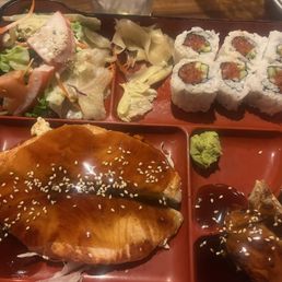 Be to box with spi Spicy Tuna Roll, chicken teriyaki, and teriyaki salmon Be to box with spi Spicy Tuna Roll, chicken teriyaki, and teriyaki salmon