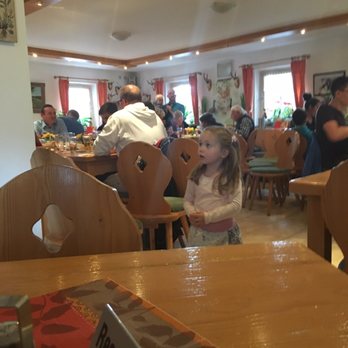 Gasthaus Glashütte - Die Gaststube, deren Bezeichnung als solche treffender kaum sein könnte. - German Near Me - Pressath, BY