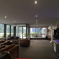 Mount Cook Backpacker Lodge - The lobby and lounge area