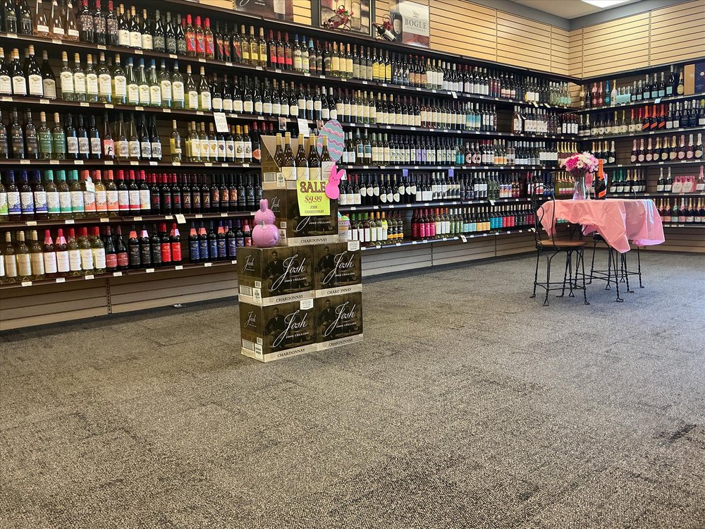 Moffitt’s Liquor Super Store Logo