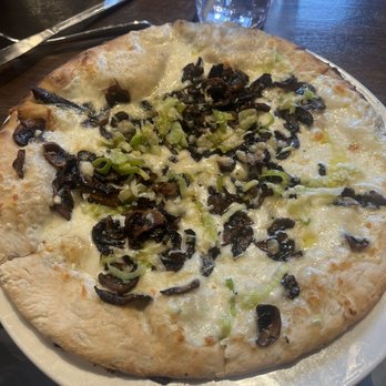 Snake River Brewing - Truffle Mushroom Pizza on Gluten-Free Cauliflower Crust - Brewpubs Near Me - Jackson, Wyoming Snake River Brewing - Truffle Mushroom Pizza on Gluten-Free Cauliflower Crust - Brewpubs Near Me - Jackson, Wyoming