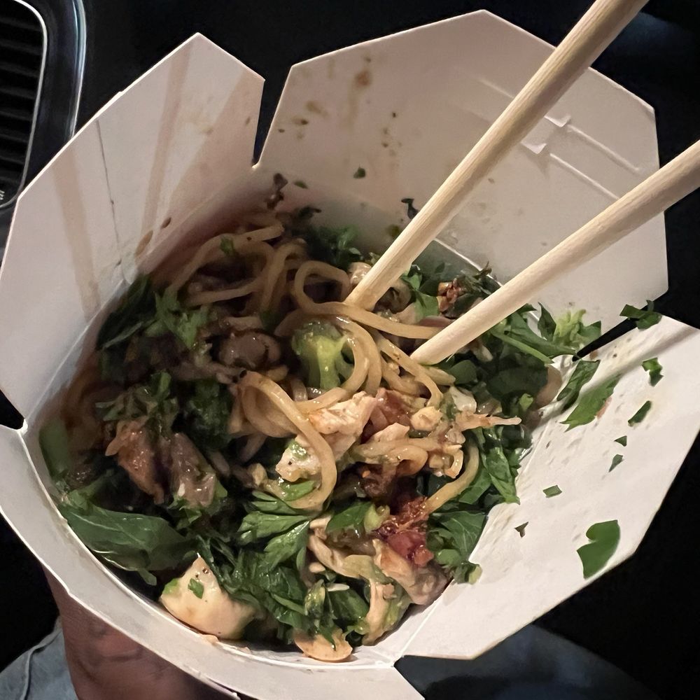 honeygrow - Garlic Butter Chicken - Salad Near Me - Vienna, Virginia honeygrow - Garlic Butter Chicken - Salad Near Me - Vienna, Virginia