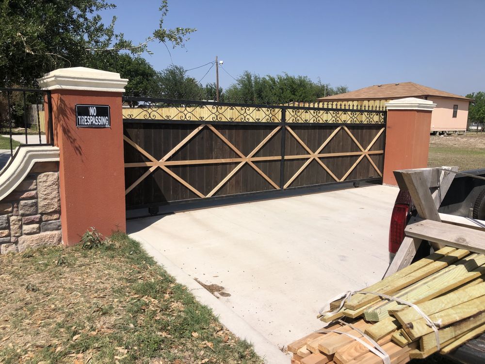 Slide of Moises Casas