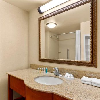 Hampton Inn & Suites Burlington - Guest room bath - Hotels Near Me - Burlington, Washington Hampton Inn & Suites Burlington - Guest room bath - Hotels Near Me - Burlington, Washington
