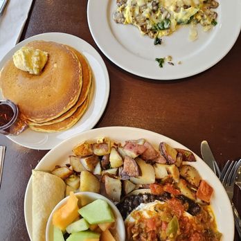 Dorn's Original Breakers Cafe - Huevos rancheros and the Henry omelette and pancakes - Seafood Near Me - Morro Bay, California