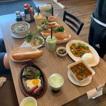 Bone & Broth - Lemongrass steak baguettes with avocado Thai tea - Vietnamese Near Me - Ontario, California Bone & Broth - Lemongrass steak baguettes with avocado Thai tea - Vietnamese Near Me - Ontario, California