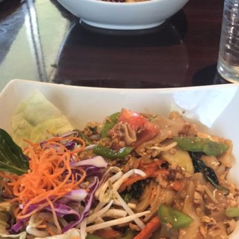 Noodle Wave - Pad Kee Mao - Thai Near Me - Garland, Texas