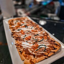 Rock ‘N Rev - Caprese flatbread