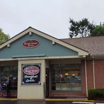 Dom's Broad St Eatery - Main Entrance - Breakfast & Brunch Near Me - Windsor, Connecticut
