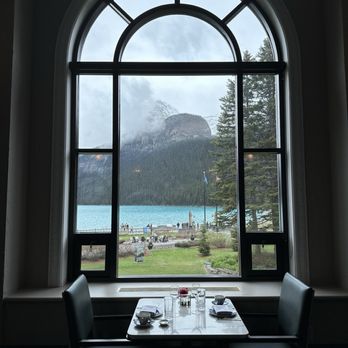 FAIRVIEW BAR AND RESTAURANT - Modern European Near Me - Lake Louise, Alberta FAIRVIEW BAR AND RESTAURANT - Modern European Near Me - Lake Louise, Alberta