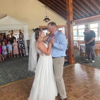 Lighthouse Inn - First dance - Bed & Breakfast Near Me - West Dennis, Massachusetts