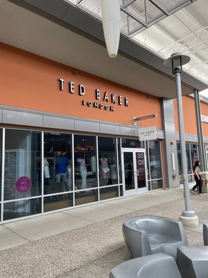 Toronto Premium Outlets by null