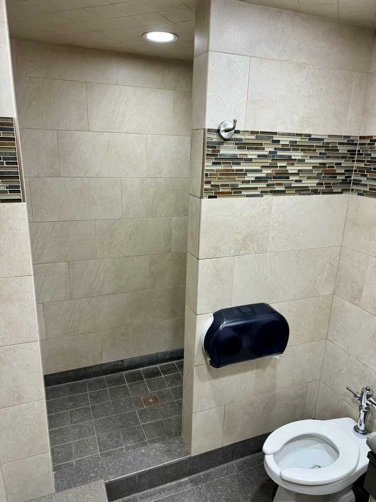 FLYING J TRAVEL CENTER Updated October 2024 27 Photos & 20 Reviews