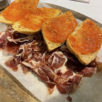 Les Quinze Nits - Pernil - Mediterranean Near Me - Barcelona, B Les Quinze Nits - Pernil - Mediterranean Near Me - Barcelona, B