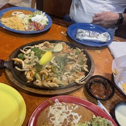 Chicken and shrimp fajitas for 2 Chicken and shrimp fajitas for 2