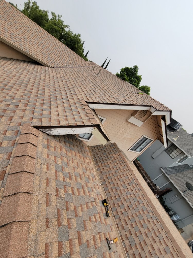 Slide of Gomez Diaz Roofing