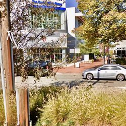 Legal Sea Foods - Chestnut Hill - Google street view