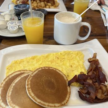 Manolo - Coffee & Tea Near Me - Miami Beach, Florida
