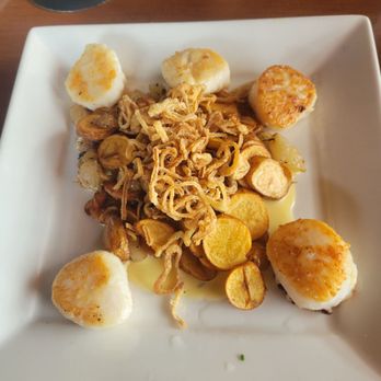 Phil's Tara Hideaway - Scallops with pearl onions, fingerling potatoes and delicious sauce - New American Near Me - Stillwater, Minnesota Phil's Tara Hideaway - Scallops with pearl onions, fingerling potatoes and delicious sauce - New American Near Me - Stillwater, Minnesota