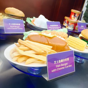 火箭餐廳 - Fake sample food on display outside. - Diners Near Me - Hong Kong, HK