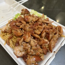 Suki Hana - Chicken and shrimp with noodles