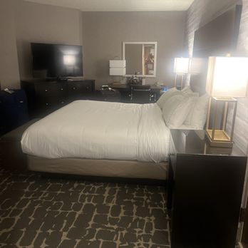 DoubleTree by Hilton Hotel Denver - Aurora - Hotels Near Me - Aurora, Colorado