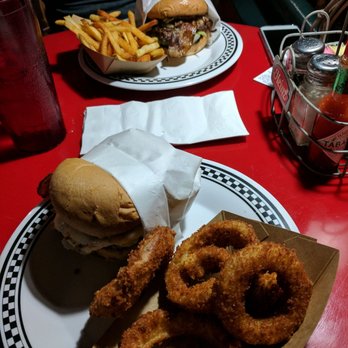 Cool Cat Cafe - Lahina Luna (chicken burger) and Luna (regular burger) - Burgers Near Me - Kihei, Hawaii