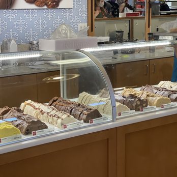 Kilwins Ice Cream - Chocolate - Fudge - Fudge anyone? - Chocolatiers & Shops Near Me - Williamsburg, Virginia