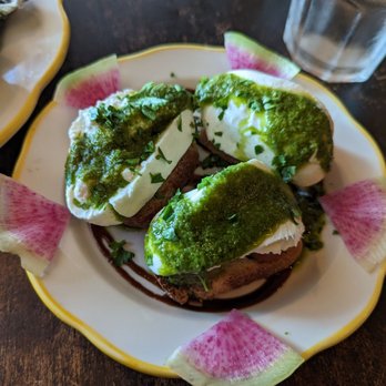 Figaro Bistrot - Happy hour: Burrata Crostinis - French Near Me - Los Angeles, California Figaro Bistrot - Happy hour: Burrata Crostinis - French Near Me - Los Angeles, California