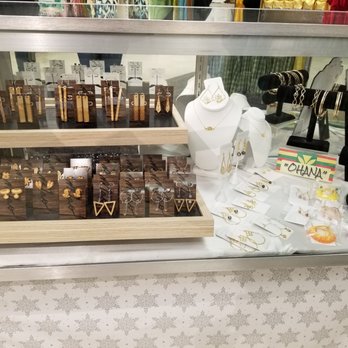 Mākeke Kaneohe - Handmade Jewelry - Women's Clothing Near Me - Kaneohe, Hawaii Mākeke Kaneohe - Handmade Jewelry - Women's Clothing Near Me - Kaneohe, Hawaii