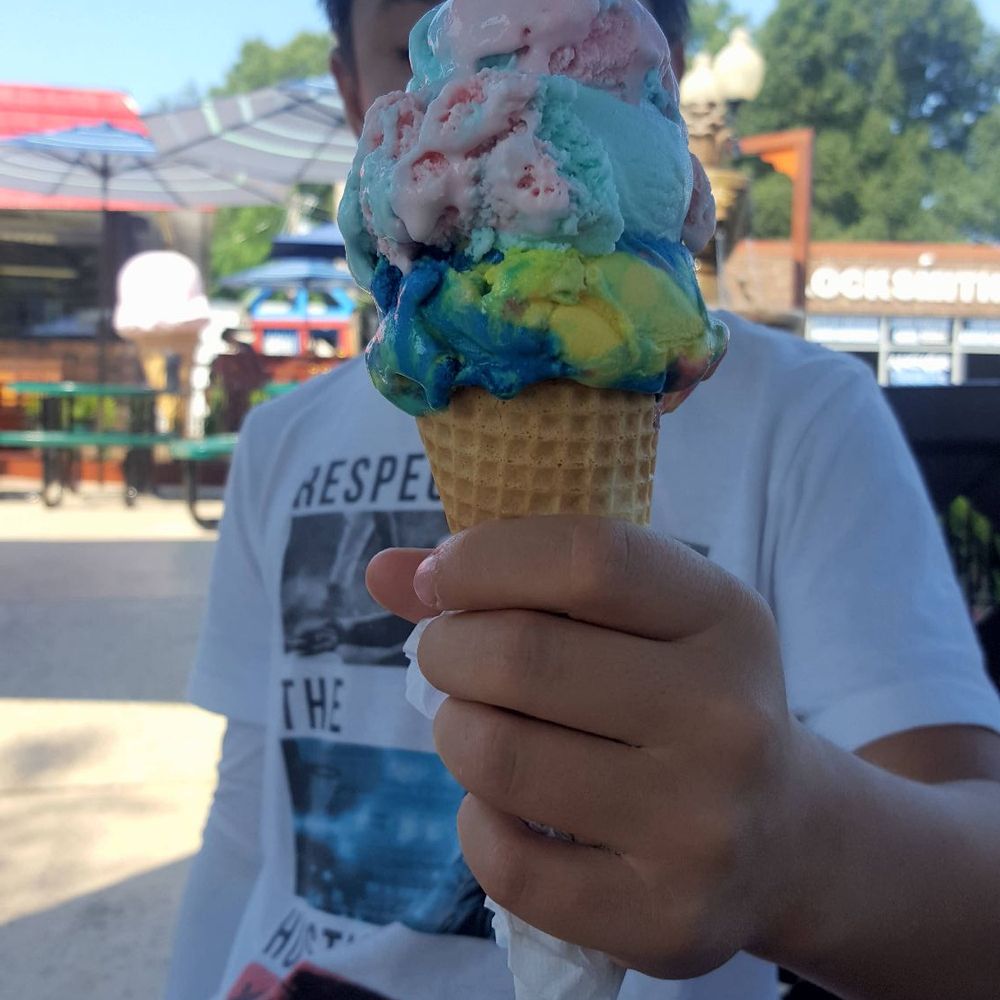 Cotton candy and some type of rainbow flavor. Cotton candy and some type of rainbow flavor.
