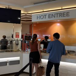 The Cove At Jacobs Medical Center - Hot entree