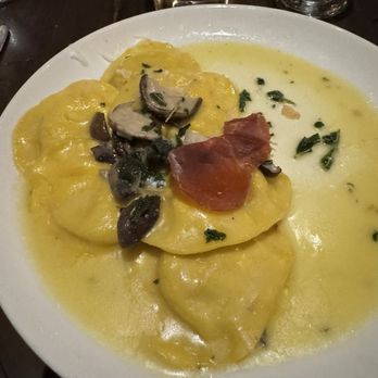 Tuscan Kitchen - Mushroom ravioli - Italian Near Me - Burlington, Massachusetts Tuscan Kitchen - Mushroom ravioli - Italian Near Me - Burlington, Massachusetts