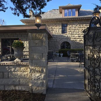 Wandering Vine At the Castle - Wine Bars Near Me - Shawnee, Kansas