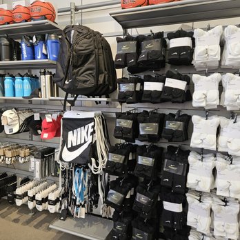 nike outlet bronx