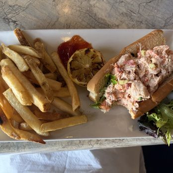 Sliders Seaside Grill - Lobster roll & fries - Seafood Near Me - Fernandina Beach, Florida Sliders Seaside Grill - Lobster roll & fries - Seafood Near Me - Fernandina Beach, Florida