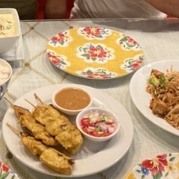 Green curry chicken, chicken satay and tofu pad Thai Green curry chicken, chicken satay and tofu pad Thai