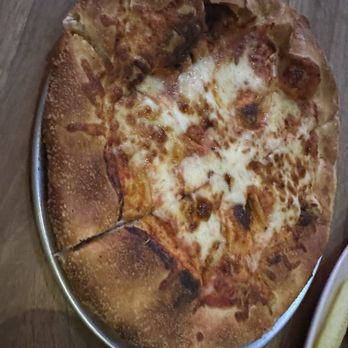 Yard House - Cheese Pizza - Bars Near Me - Hanover, Maryland