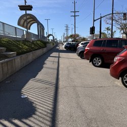 Burbank Airport - South VC Line Metrolink Station - One row of parking in one direction (IN)