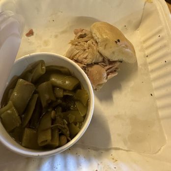 Martin's Bar-B-Que Joint - Chicken slider with green beans - Barbeque Near Me - Nashville, Tennessee Martin's Bar-B-Que Joint - Chicken slider with green beans - Barbeque Near Me - Nashville, Tennessee