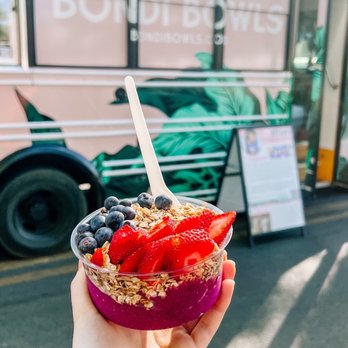 Bondi Bowls - Flagstaff - Dragonfruit bowl (ig: @alisa.eats.food) - Food Trucks Near Me Bondi Bowls - Flagstaff - Dragonfruit bowl (ig: @alisa.eats.food) - Food Trucks Near Me