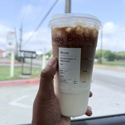 Starbucks - Iced Caramel Macchiato