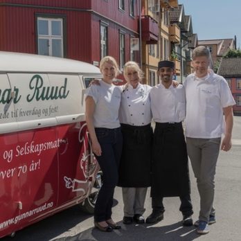 Gunnar Ruud Catering - Noen av de fine serviceinnstilte folka hos Ruud. - Caterers Near Me - Oslo, 03