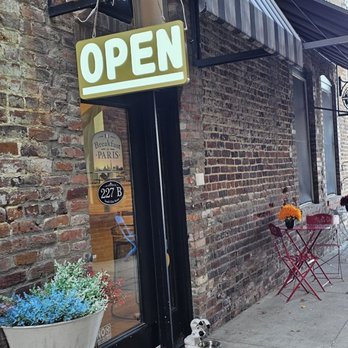 Breakfast Paris - Cute outdoor seating - Breakfast & Brunch Near Me - Greensboro, North Carolina