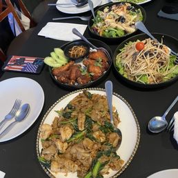 Pad See Ew, Papaya Salad