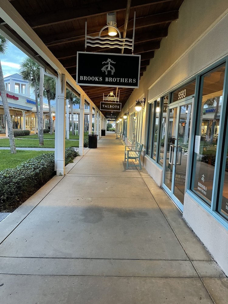 BROOKS BROTHERS FACTORY OUTLET Updated September 2024 10 Photos