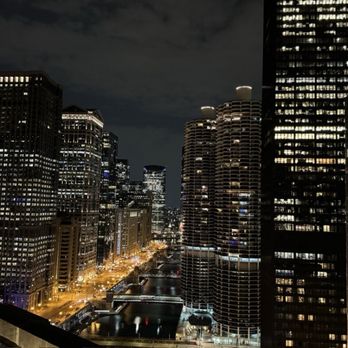 LH Rooftop - Night scene of the Chicago River and city - Cocktail Bars Near Me - Chicago, Illinois